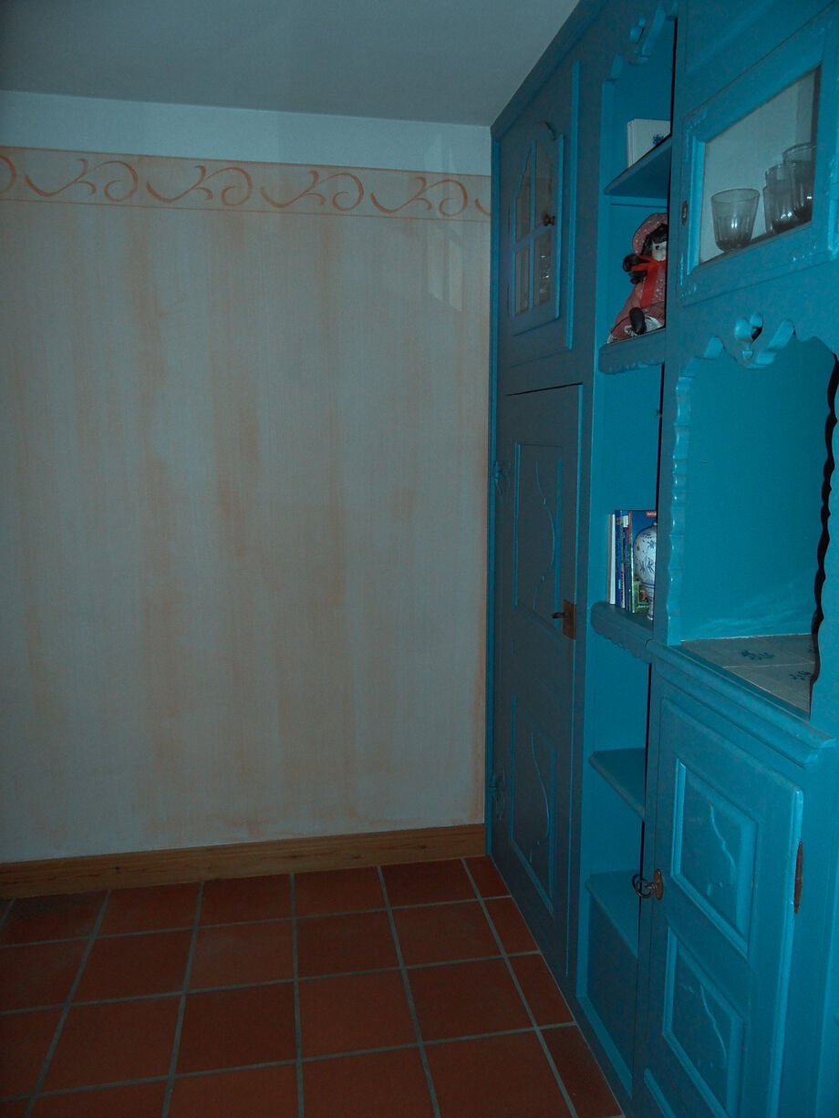 Blauer Antik-Schrank